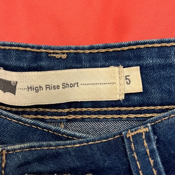 Levi shorts - Picture 2 of 4